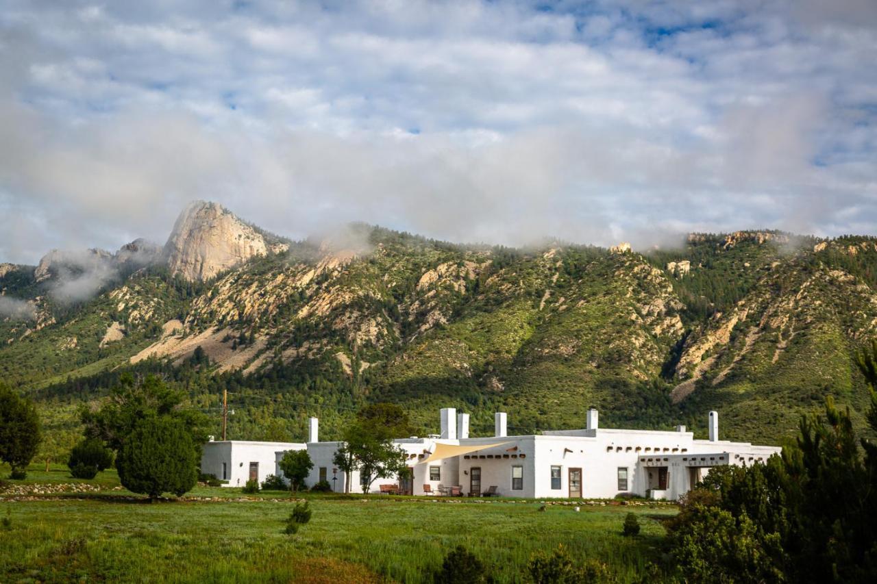 Casa Del Gavilan Historic Inn Cimarron 外观 照片